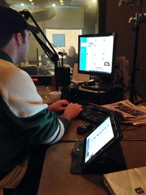 purplerube80's tweet image. Ever wonder how @KFAN1003 gets those interview quotes up so fast? @jgkfan 's lighting focus #internguy