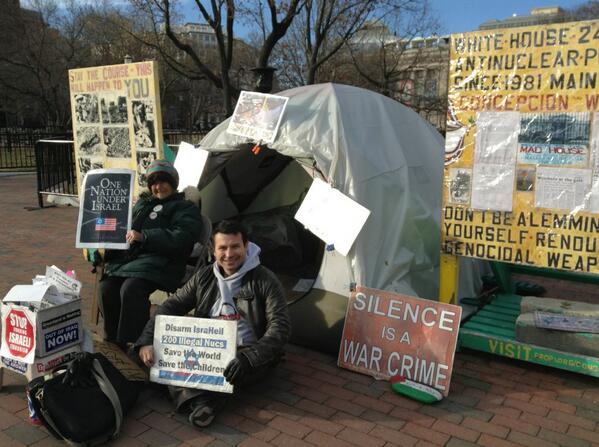 David_vanH's tweet image. SOLIDARITÉ avec la grand mère qui inspire à la non-violence depuis + de 30 ans.
Bon
fait froid.
je lui offre un thé!