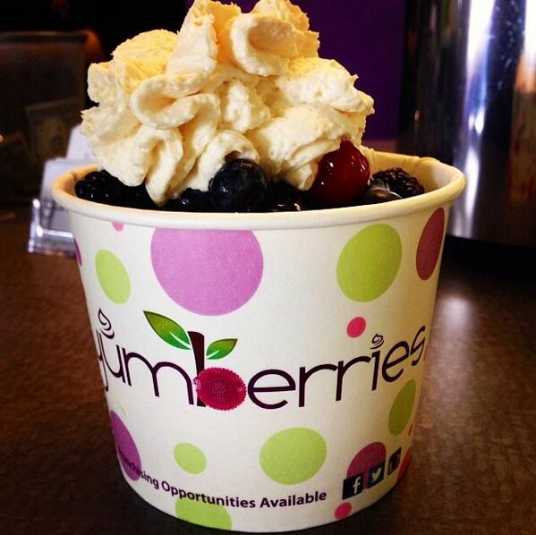 YumberriesFroyo's tweet photo. #partyinacup http://t.co/Z2dZkfq4SH