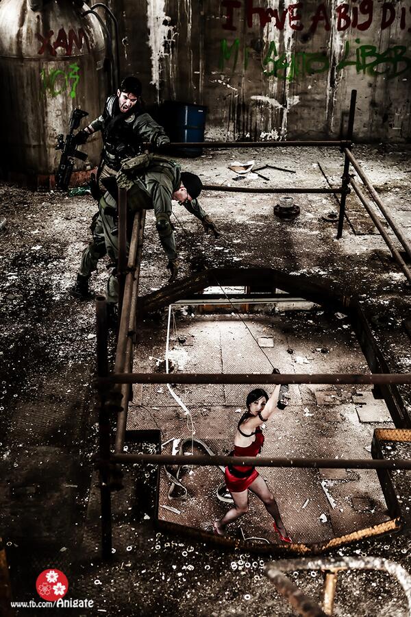 AnigateNews's tweet photo. Set fotografico Resident Evil: The Last Escape - Varedo - 20/10/2013 -  Parte 2 - Ada Wong VS UBCS #cosplay http://t.co/JDvqOiJxXw