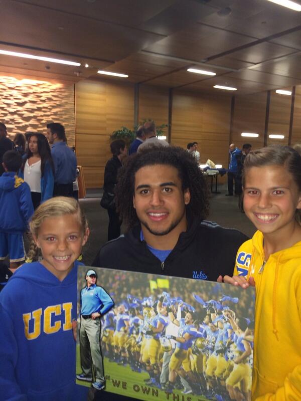 Ladera38special's tweet image. Thanks for your time last night @EKLA6 w me and my girls.  We enjoyed meeting you!  #tacklingmachine