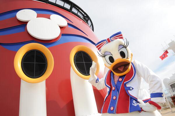 DisneyCruise's tweet image. Retweet if you agree - just being on a #DisneyCruise brings out the sparkle in your eyes!