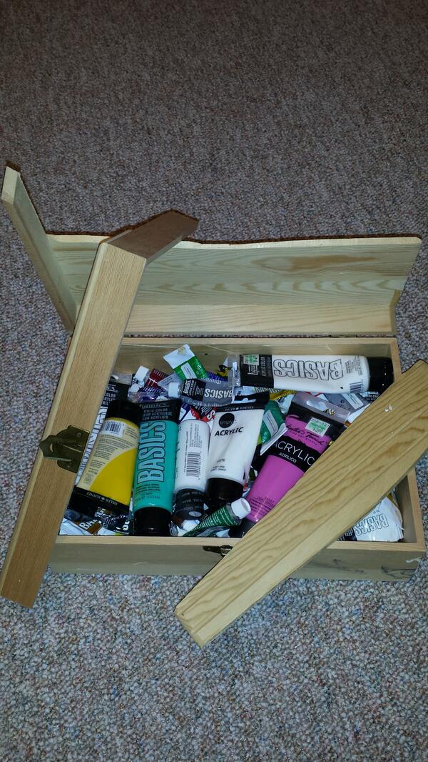 JohnnyKris5's tweet image. When I get frustrated at a painting.. #thingsbreak