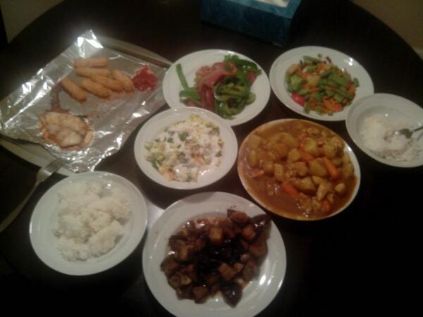 langzht's tweet photo. 补年夜饭了~ http://t.co/C5cdGEPerL