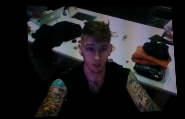 ESTFam4Life's tweet photo. #ustream #photoshoot @machinegunkelly http://t.co/PuHgsLus1L