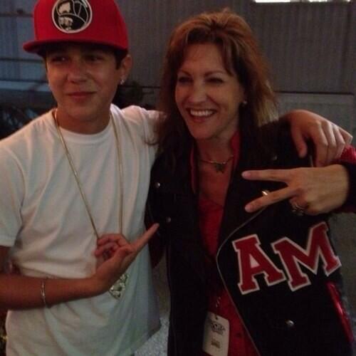 Mahone17Rp's tweet photo. My Mommy and I http://t.co/y5jTL0YmGQ