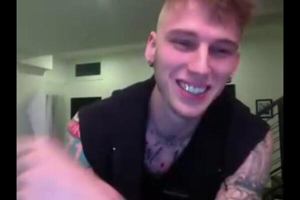 hollyyyEST1992's tweet photo. Perfection. @machinegunkelly http://t.co/t65uTMZRcv