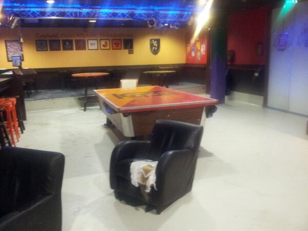 svTotus's tweet photo. De soos weer helemaal proper en ingericht, topwerk na deze avond! http://t.co/bRHdeOiqcd