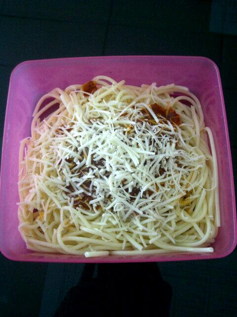 atasinta's tweet photo. Dibuatin sarapan spaghetti ala my hubby :* http://t.co/Yth80W3JRP