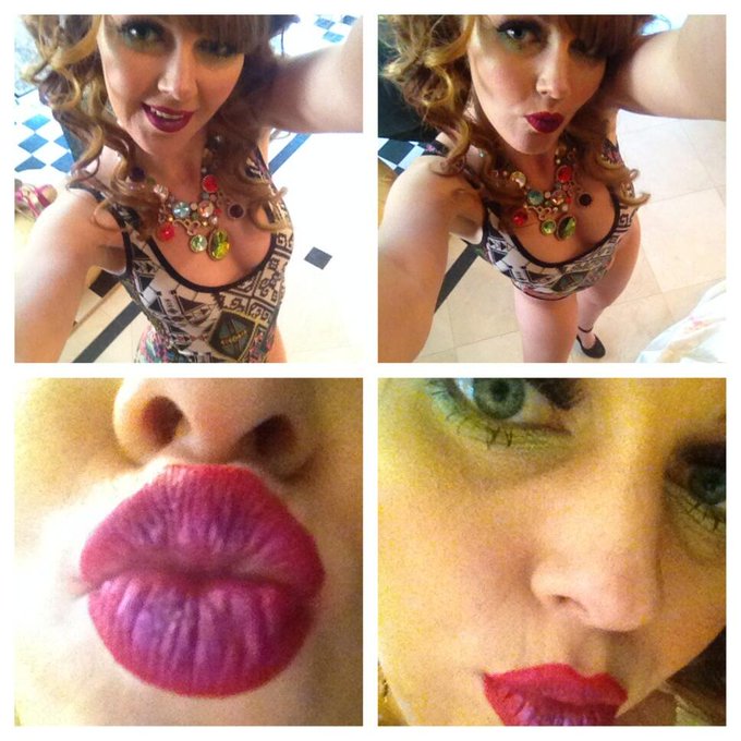 #picstitch me, kiss kiss ???? http://t.co/XSV91m1FpX http://t.co/AclAp0HtfG