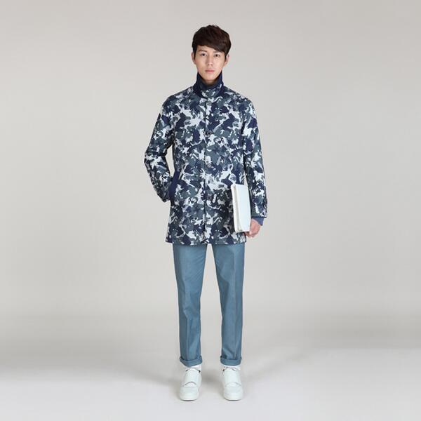 누구보다도 빠르게 봄 옷을 접수하고 싶다면, 목까지 올라오는 아이템을 눈 여겨 봐야죠. 엠비오 14 S/S 카모플라쥬 코트처럼. :-)  #MVIO Coat_MK4A31103R