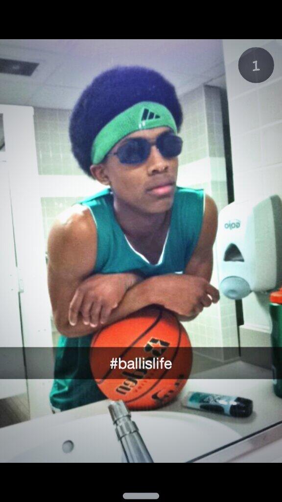 Blakk_TheBarber's tweet photo. My nigga jake too real bruhh http://t.co/PcGeowW8H7