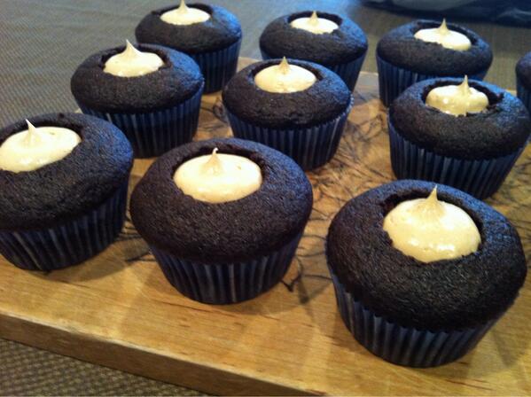 SugarFits's tweet photo. Did we mention these beauties also have a surprise filling!! Who doesn't love chocolate and peanut butter!? http://t.co/v4hKo99bpJ