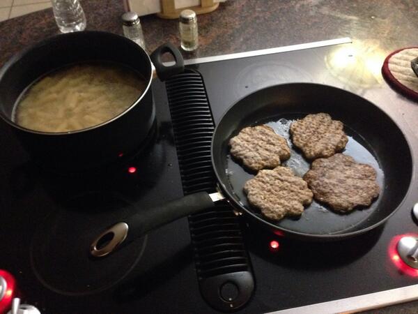 NAMELESS's tweet photo. Once again chefing it up #chefant http://t.co/WaQTc4EHzB