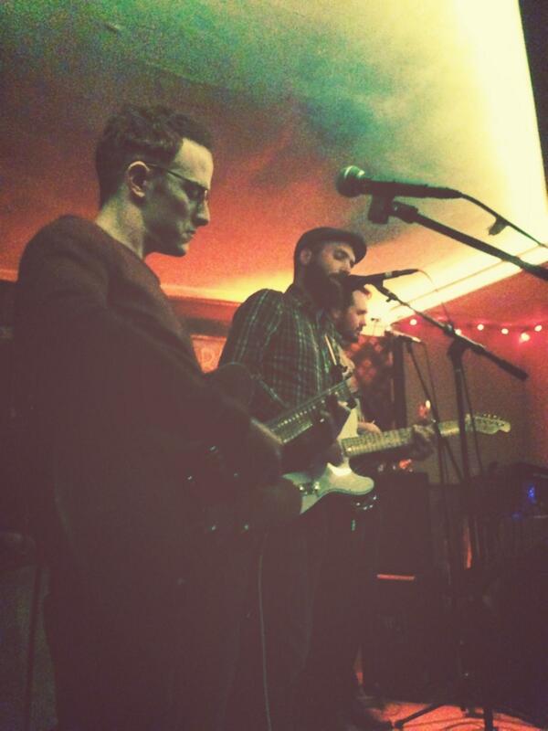 eyeandthearrow's tweet photo. @jdillardmusic  sounds awesome at ubi sububi. Love this bar. Love mtntosound http://t.co/JTc1xwQa1Z