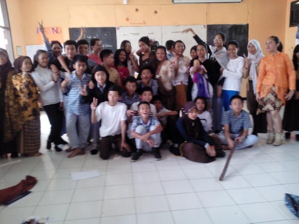 YaldaSuvita's tweet photo. LOL http://t.co/oNRxXzYBy3