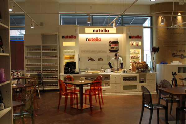 SiriDai's tweet photo. Brand hijacking by Nutella lovers who opened a Nutella Bar! Now that's a brand community with passion! #nhhsmm2014 http://t.co/aaUW5Vxlpc
