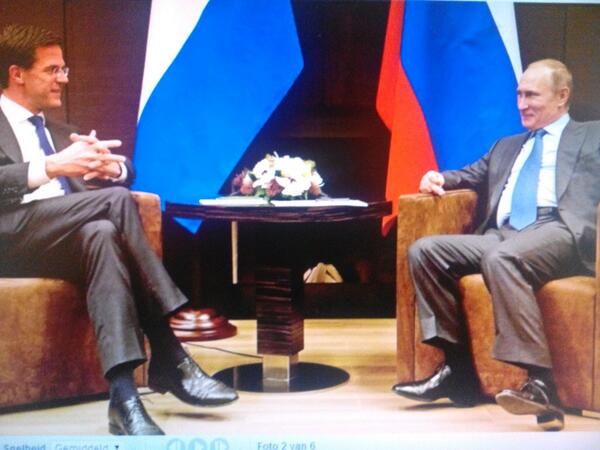 TwatKc's tweet photo. #Poetin geeft #Rutte "de vinger" of ben ik nu paranoide? http://t.co/tjKArdnUdp