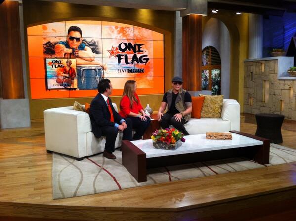 hoydia's tweet photo. Mire quien llego a nuestra casita... Siii es @elviscrespolive http://t.co/jcmzzWw2yB