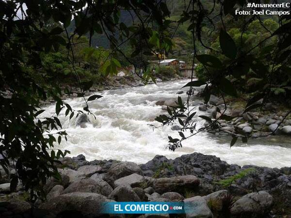 elcomerciocom's tweet photo. Desde 'El pailón del diablo', en Baños, nos llega la imagen del #AmanecerEC de hoy. ¡Comparte tus fotos! http://t.co/ijklNfHyc0