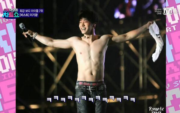 red_chuckish's tweet image. (about gikwang's body)
RW: what do u feel when u saw it?
DW: his chest... is like bread

omg dongwoon XDD #teamkill