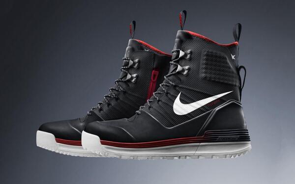 ronicc91's tweet photo. Win cold. The @nikesportswear LunarTerra Arktos is now available http://t.co/xu3cp9Q96u  http://t.co/LgwPfHDynC
