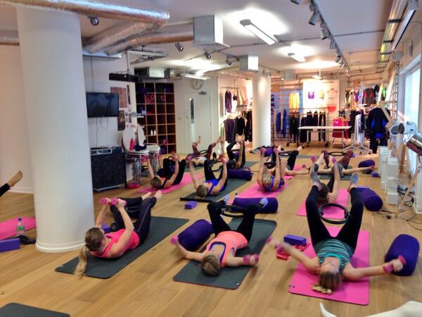 PilatesPT's tweet image. One of my favourite classes of the week! Not one of you give up!! @sweatybetty #themodelmethod #bestdressedclass