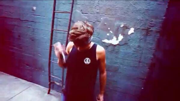 Ashton5SOS tweet picture