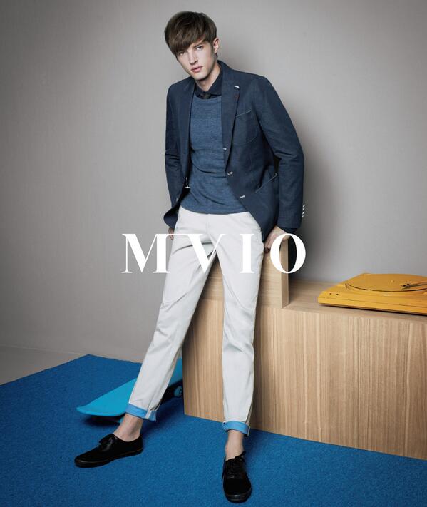 시크하다는 것은, 인상을 남기는 것이다. 코트를 여미는 방법이나, 팬츠를 조금 짧게 입는 방식으로. -Sonia Rykiel. 시크해 보이고 싶은 날을 위한 MVIO Pants_MK4A242010