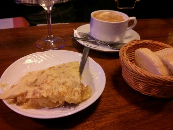 sil_rozas's tweet photo. Desayuno de campeones http://t.co/eMYLCM7qFl