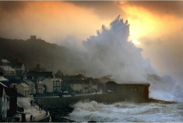 StephenMangan's tweet image. More Cornwall sea drama - Sennen