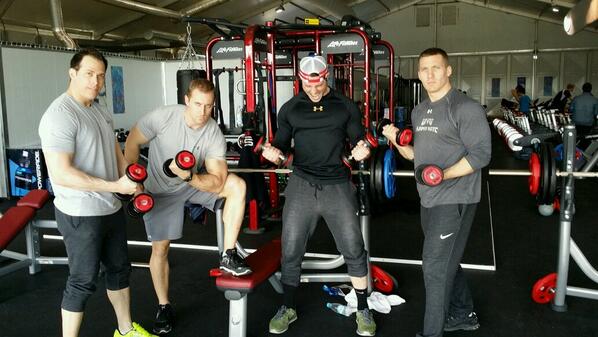 How bobsleders get ready for opening ceremonies... #armday <a href="/StevenLangton/">Steven Langton</a> <a href="/ctomasevicz/">Curtis Tomasevicz</a> <a href="/christopherfogt/">Christopher Fogt</a> and myself