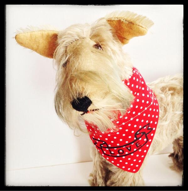 To win this handprinted  #valentinebandana head over to facebook.com/EdwynUK to enter this free giveaway pls RT