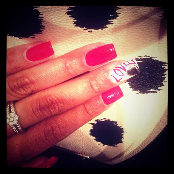 Lyricka_'s tweet photo. #ValentinesDay #nolove get the finger in the middle http://t.co/bCUoUdzMAp