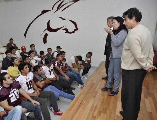mundodelovoide's tweet photo. Con la bomba de que Héctor Cuervo esta inhabilitado por 3 años en la ONEFA, la liga inició su congreso anual http://t.co/sUKthPGWcG