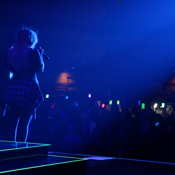 ddlovato's tweet photo. Last #NEONLIGHTSTOUR rehearsal! You're gonna love Neon Lights but make sure you have my app!!! http://t.co/ZbPutocoUj http://t.co/yr1m5u9JH3
