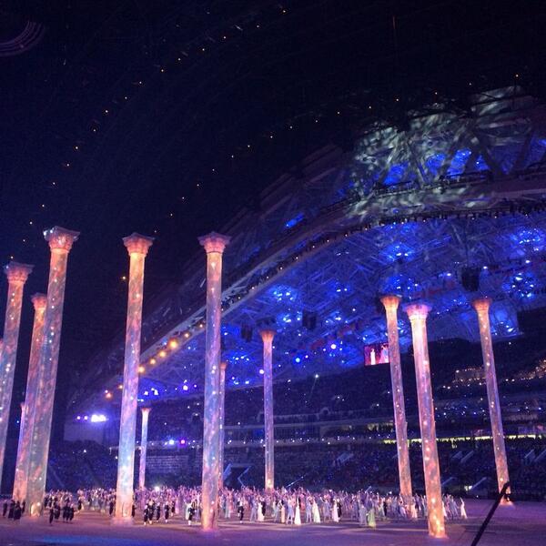 sochi2014_ru's tweet photo. «Войну и Мир» читает вся планета. А зрители #ЦеремонияОткрытия приглашены на первый бал Натали. http://t.co/YluVNvG89p