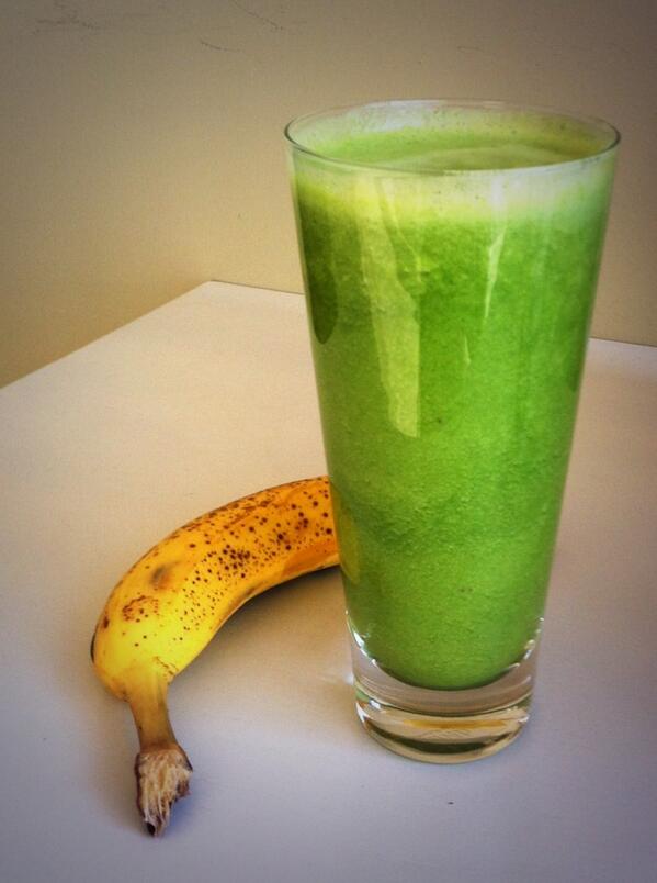zanamente's tweet photo. El verde con plátano!!! Excelente opción para después del entrenamiento o para prevenir calambres!!! http://t.co/l16SLPgCVN