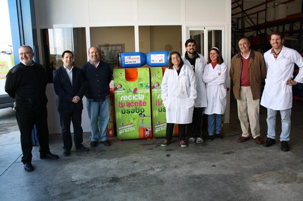 carmenmln's tweet photo. @JoseIExposito delegado @EconomiaJunta visita cooperativa #Ecoqueremos Apuesta por inserción #discapacitados http://t.co/lgCvULMs2e