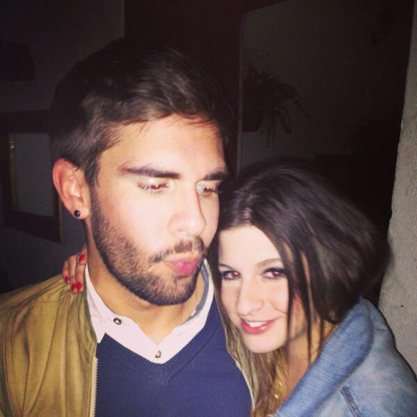 eduardohaces's tweet photo. @andreaschroede1 foto #1 mejor ni volteo a la cámara. Duckface de pendejo para disimular la peda. http://t.co/zgUwIDDgQq