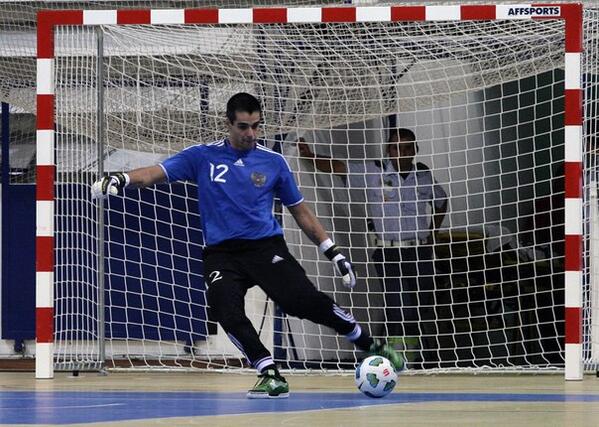 Разновидность футзала без вратаря. Густаво вратарь. Футзал Густаво. Higuita вратарь мини футбол. Мини футбольные вратари.