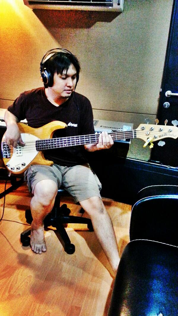 erindestrini's tweet photo. @ajimirzahakim @Apromusic01 http://t.co/QVgQpcesp6
