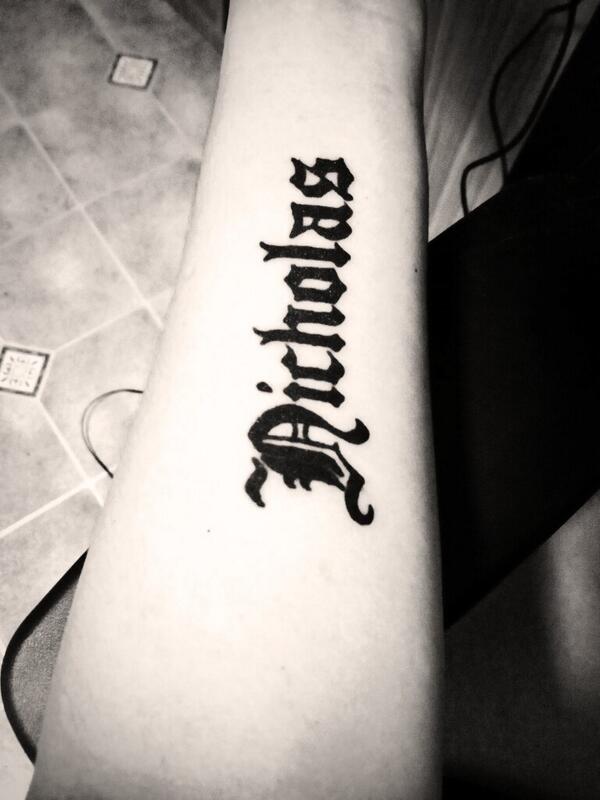 KAZEN15's tweet photo. Got my new henna.. <3 http://t.co/3Cq3Ahn4KM