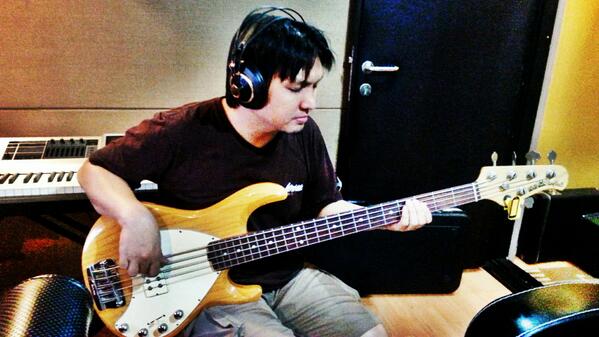 erindestrini's tweet photo. @ajimirzahakim @Apromusic01 http://t.co/PTS1bo3COY