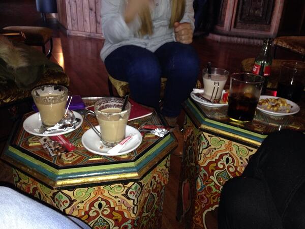 AroaZamudio's tweet photo. De merendola con mis niñas!! @coralcorirs @18Yaniira @LenaaGonzalez @yre1514 http://t.co/16oKm9HWQp