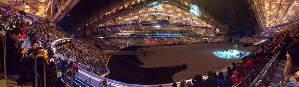 sochi2014_ru's tweet photo. 20:14. Магический момент. Шоу сейчас начнется. http://t.co/dCaf5ib8JM