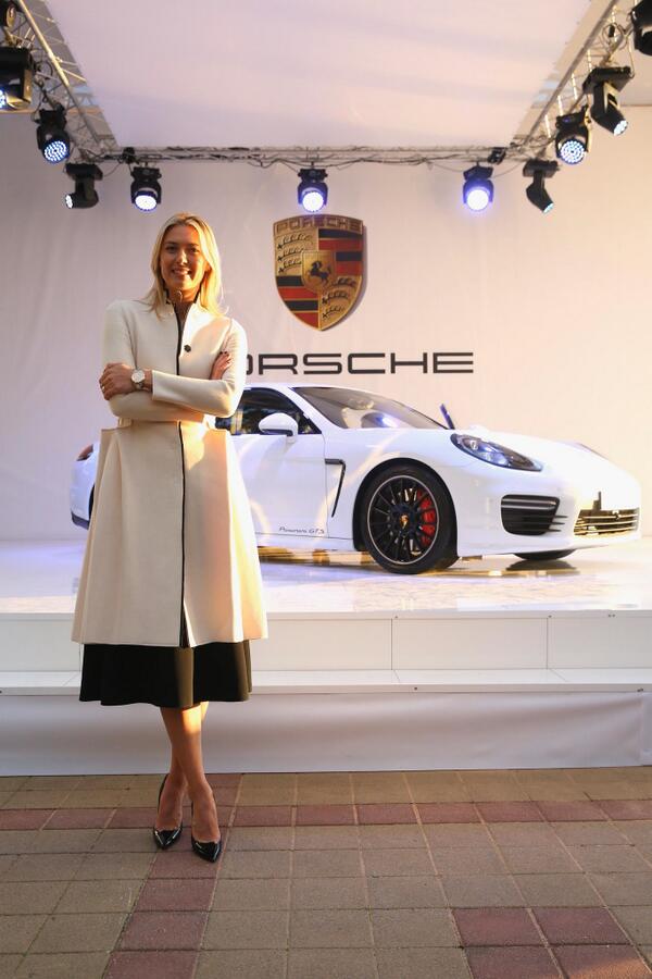 RSMagPorsche's tweet photo. @MariaSharapova configure une #Porsche #Panamera #GTS unique au monde. Quel talent ! #Marketing #Individualisation http://t.co/ihdvq6eHwc