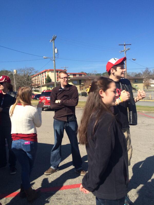 fsufras2014's tweet photo. Waiting on van #2! @FRAS2014 #FRASorBUST #FRAS #FRAS #FRAS http://t.co/Z6TsFXQSq2