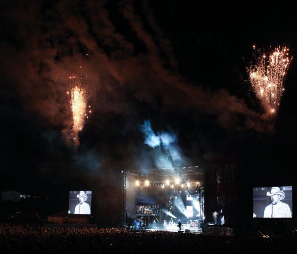 Smash_Bombay's tweet photo. "@BootsandHearts: Hey y'all... guess what day it is... FRIDAY!  #TGIF #WorkHardPlayHarder http://t.co/YxonweiSLa" @MissEmilyAnn