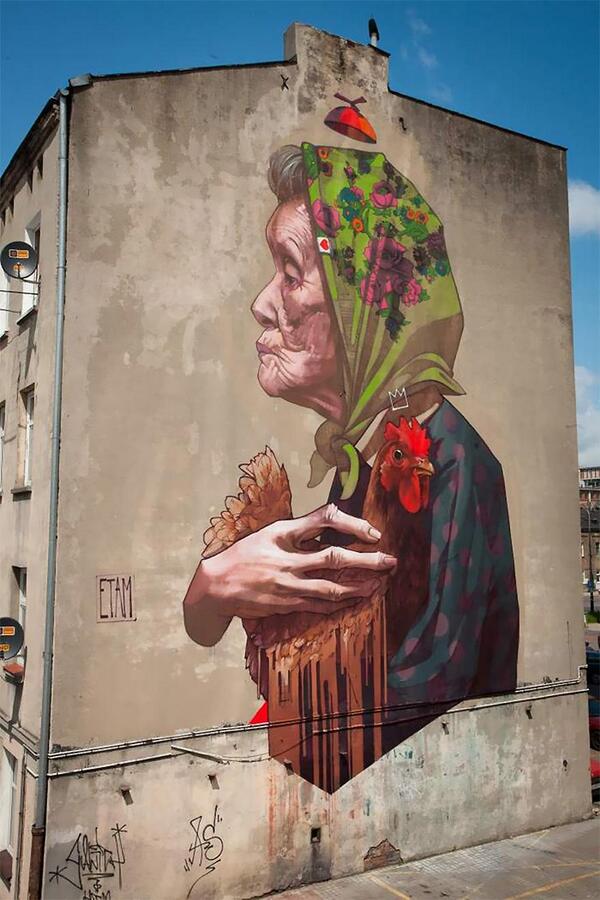 UrbanChickens1's tweet photo. RT @CLUCKCanada: Epic public art/mural of Woman &amp; Hen #urbanag #yyc #art http://t.co/TKU2E2Mbss